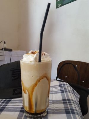Best caramel frapuccino at La Cocina de Beterraga Rebelde in Valparaiso