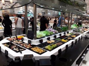 the wonderfull salad bar in the very plentyful Gourmet Market Bangkok, siam paragon at Gourmet Market in Bangkok