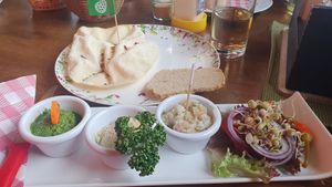 Veganistisch smeersel-trio (aufstrichstrio) at Bubi's Schihuette in Soelden