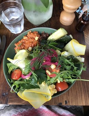 Salad! at Otium Cold Press in Paris