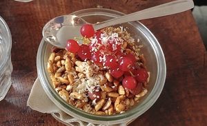 Breakfast at Otium Cold Press in Paris