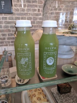Green juice at Otium Cold Press in Paris