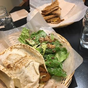 Kebab, petite salade César et grilled cheese at Gusta in Montreal