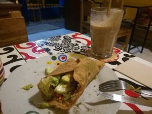 Wrap vegano y Smoothie Juerza Andina at Zygo Cafe in Tarapoto