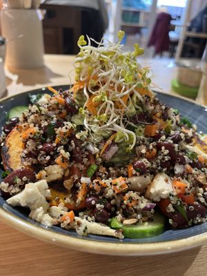 Kürbis Bowl (mit das leckerste, was ich je gegessen habe)   at Green Leaf Cafe in Erding