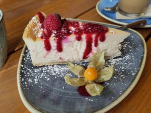 Bester veganer Käsekuchen den ich je gegessen hab! at Green Leaf Cafe in Erding
