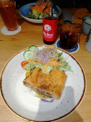 😋 Tagesteller - unglaublich gut und wunderschön! at Green Leaf Cafe in Erding