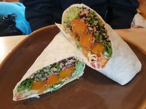 Kürbis-Quinoa-Wrap at Green Leaf Cafe in Erding