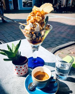 Vegan 🌱 Snickers ice cream! 🍨 Definitely a recommendation... at Green Leaf Cafe in Erding
