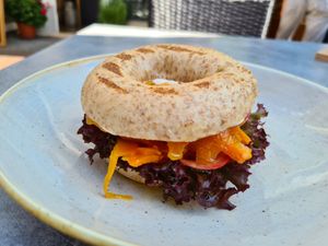 Karotten-Lachs Bagel at Green Leaf Cafe in Erding
