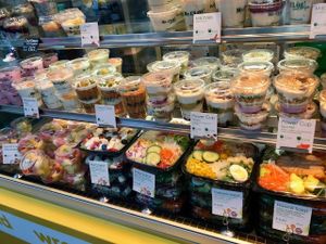 salad and yoghurt (but als chia!) at Mr Clou - Hauptbahnhof in Frankfurt