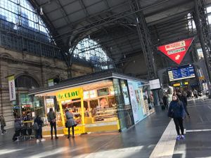 store front in main hall of train station  at Mr Clou - Hauptbahnhof in Frankfurt
