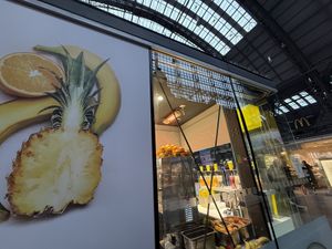 store front #Veganuary at Mr Clou - Hauptbahnhof in Frankfurt