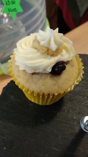 missy vegan cupcake action at Grassroots Health in Edinburgh