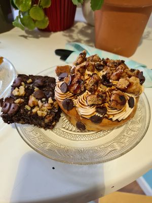 Brownie + donut at Alice in Wonder Pie in Santiago De Compostela