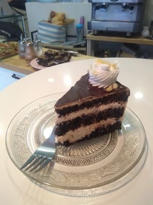 Tarta de chocolate y mantequilla de cacahuete at Alice in Wonder Pie in Santiago De Compostela