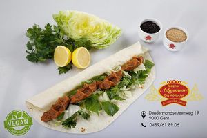 Cigkofte wrap at Meshur Adiyaman Cigkoftecisi in Ghent
