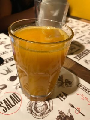 Sumo de laranja at Marta's Veggie Fusion in Split