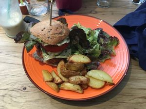 Vegan burger with oven baked chips  at Totum Cantine Bio in Nantes
