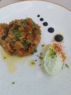 Eggplant starter dish with condiments at Totum Cantine Bio in Nantes