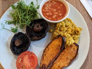 Vegan breakfast at LHR - WonderTree - T2 in West London