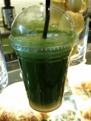 canyon greens Apple kale celery lemon ginger at LHR - WonderTree - T2 in West London