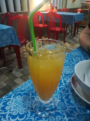 Good fresh orange juice at Quan Chay - Nguyen Duy Hieu in Hoi An