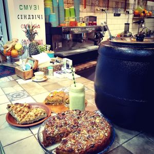 Healthy sweets, sugar free, smoothies, soup, hotdishes, wraps, sandwiches, takeaway at Anahata Fine Food in Kyiv