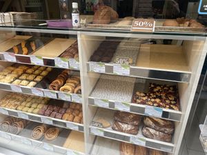 Window display  at Fill Good in Budapest