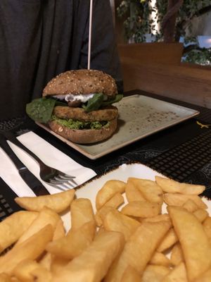 Trüffelfee burger at Peter Pane in Flensburg