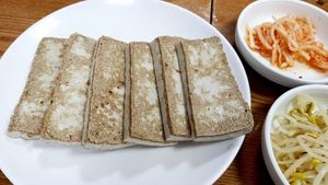 fried tofu (black beans) 검은콩두부부침 - large portion at Baengnyeonok - 백년옥 in Seoul