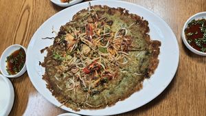 mung bean pancake 녹두전 - ask for no kimchi! at Baengnyeonok - 백년옥 in Seoul