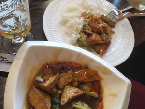 Friterad tofu med grönsaker at Peony in Johanneshov