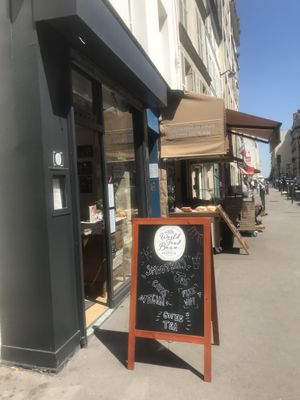 Vegan :) at World Food Barn in Paris