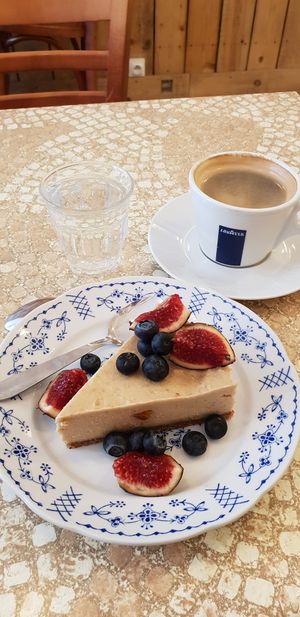 Raw cheesecake at World Food Barn in Paris