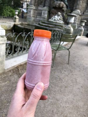 Smoothie of the day to go  at World Food Barn in Paris