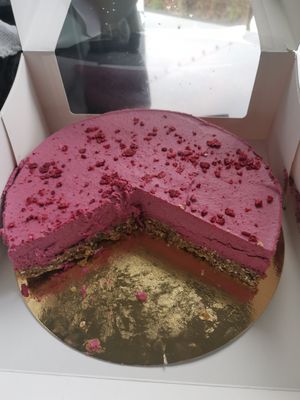 Raspberry cheesecake at Oslo Raw - Adamstuen Torg in Oslo