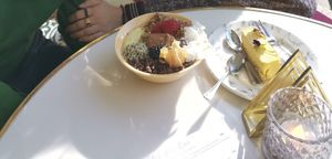 Coyo bowl and raw cake at Oslo Raw - Adamstuen Torg in Oslo