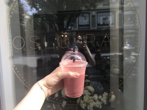 Berry shake at Oslo Raw - Adamstuen Torg in Oslo