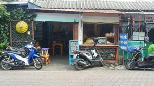 street front at Khun Kae's Juice Bar in Chiang Mai