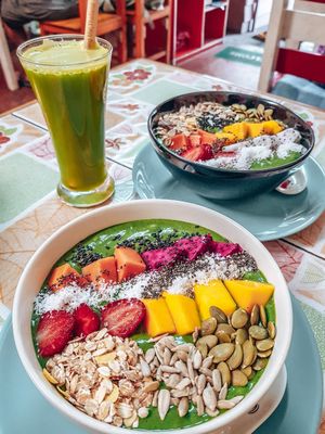 Green smoothie bowl at Khun Kae's Juice Bar in Chiang Mai