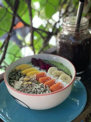 Green smoothie bowl & beetroot smoothie at Khun Kae's Juice Bar in Chiang Mai