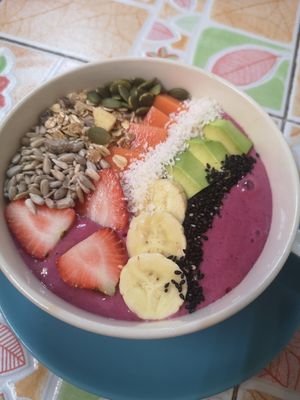 Strawberry smoothie bowl ❤️🍓 at Khun Kae's Juice Bar in Chiang Mai