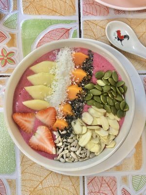 Strawberry smoothie bowl at Khun Kae's Juice Bar in Chiang Mai