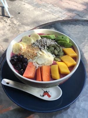 Berry smoothie bowl at Khun Kae's Juice Bar in Chiang Mai
