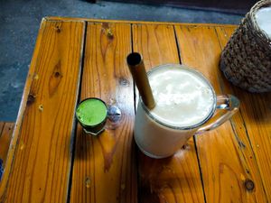 Banana peenut butter smithieand guta Kula shot at Khun Kae's Juice Bar in Chiang Mai
