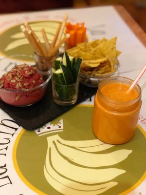 Hummus de remolacha con crudités + zumo zanahoria jengibre at La Reina Banana in Madrid
