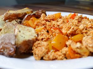 Vebag "scrambled eggs" (and glutenfree) with fried potatoes at 827 Speciality Kitchen - Zsilip in Budapest