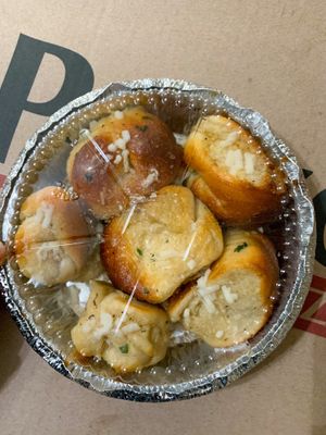 Vegan Garlic Knots 🧄 at Pazzo Wood Fired Pizza in Wading River