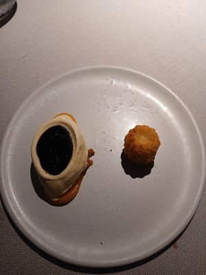 The corn yogurt, mango custard and balsamic=👌the corn pastry =👹 at VeVe in Copenhagen